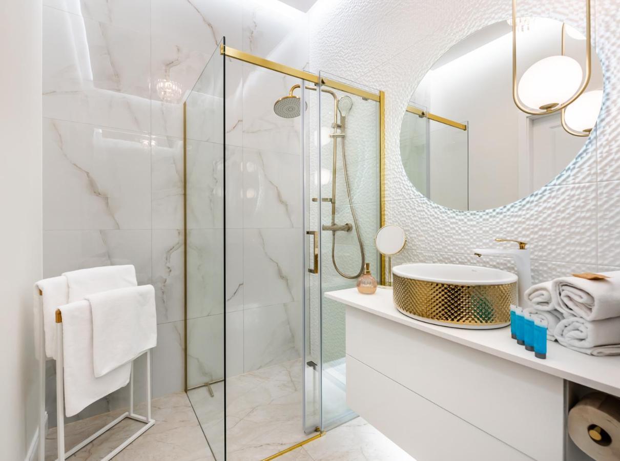 New Praga Ladies' & Gentlemen'S Apartments وارسو المظهر الخارجي الصورة
