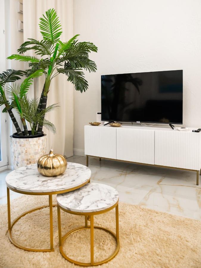 New Praga Ladies' & Gentlemen'S Apartments وارسو المظهر الخارجي الصورة
