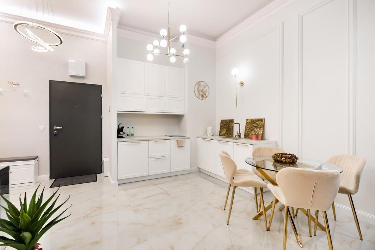 New Praga Ladies' & Gentlemen'S Apartments وارسو المظهر الخارجي الصورة