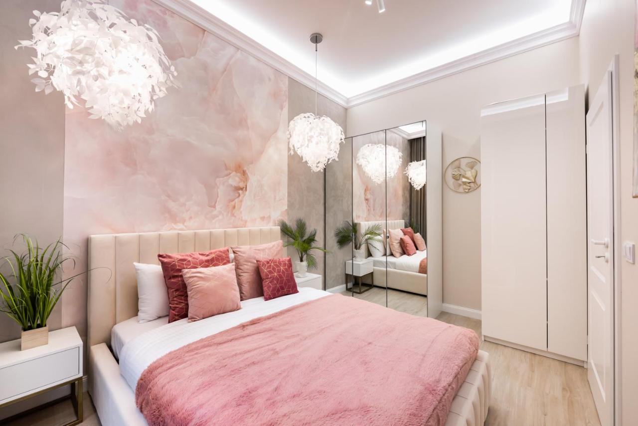 New Praga Ladies' & Gentlemen'S Apartments وارسو المظهر الخارجي الصورة